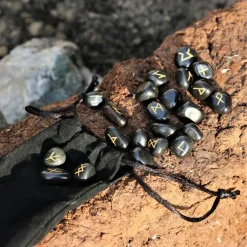 Windlass Steelcrafts Ensemble De Pierres Runiques 25 Pierres D'obsidienne Avec Sac -Epees Celtiques Magasin ensemble de pierres runiques 25 pierres dobsidienn 2