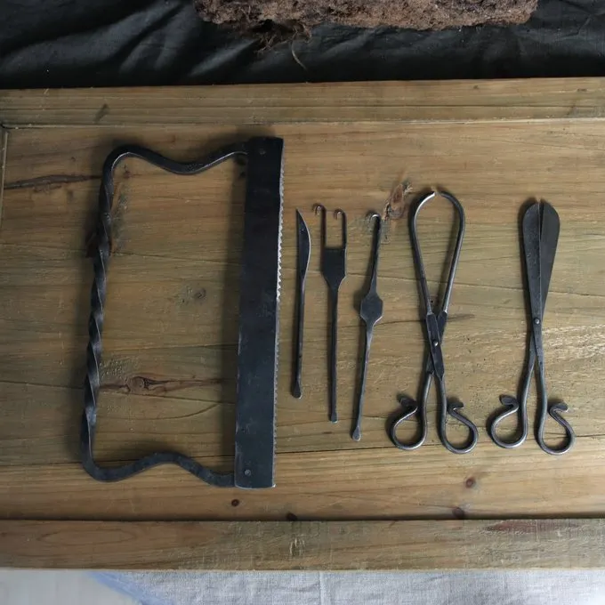 Mytholon Kit De Chirurgie Médiévale 4 Mytholon Kit De Chirurgie Médiévale – Image 2