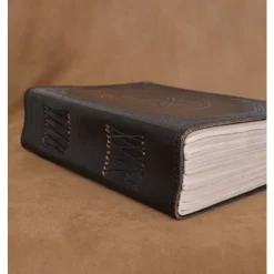 Livre Noir En Cuir Avec Pentagram, Env. 23 X 18 Cm -Epees Celtiques Magasin livre noir en cuir avec pentagram env 23 x 18 cm 1