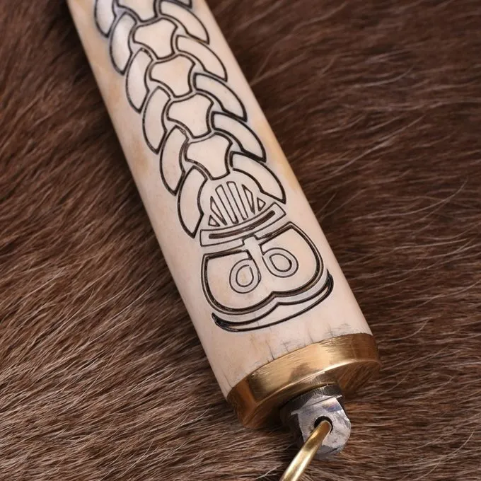 Deepeeka Petite Scramasaxe Viking Nordique Avec Poignée En Os Décorée 7 Deepeeka Petite Scramasaxe Viking Nordique Avec Poignée En Os Décorée – Image 5