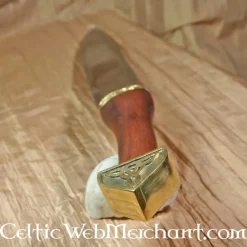 Deepeeka Scramasaxe Décorée D'un Triskelion, Manche En Bois 10 Deepeeka Scramasaxe Décorée D'un Triskelion, Manche En Bois -Epees Celtiques Magasin scramasaxe decoree dun triskelion manche en bois 2